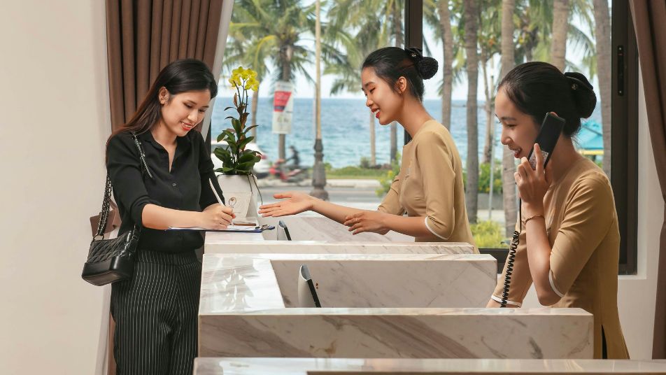 Best Hotel Management in Bali: Key Factors, Top-Rated Models, Performance, and How to Choose the Right Partner
