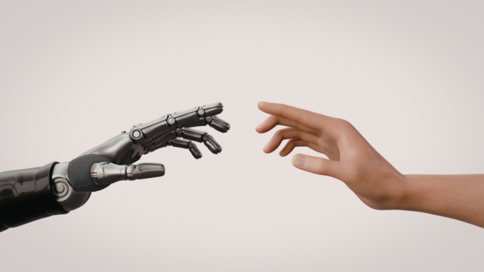 Balancing Hotel Automation and Human Touch: A Guide for Hotel Owners